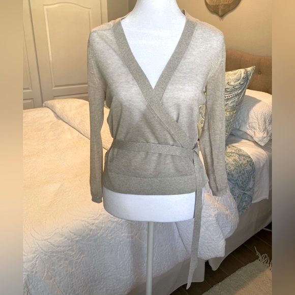 Ann Taylor Ballet Top, Size S - Picture 2 of 4